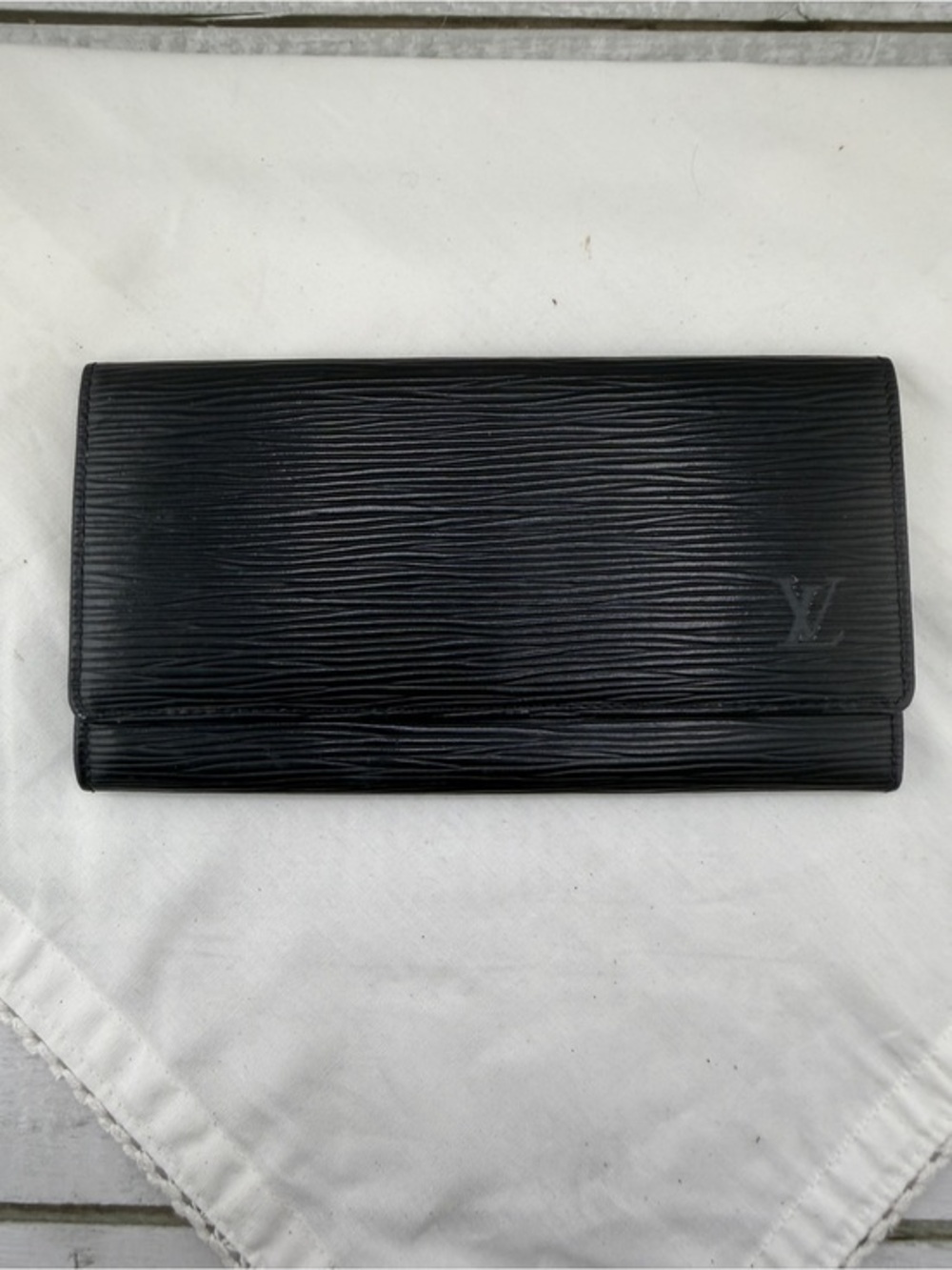 AUTHENTIC Louis Vuitton wallet. Black.